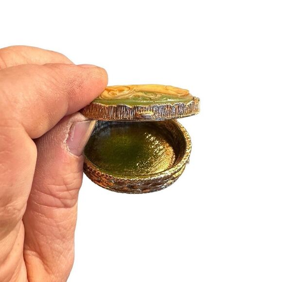 Vintage Gold Tone Silhouette Cameo Perfume Box - Picture 6 of 6